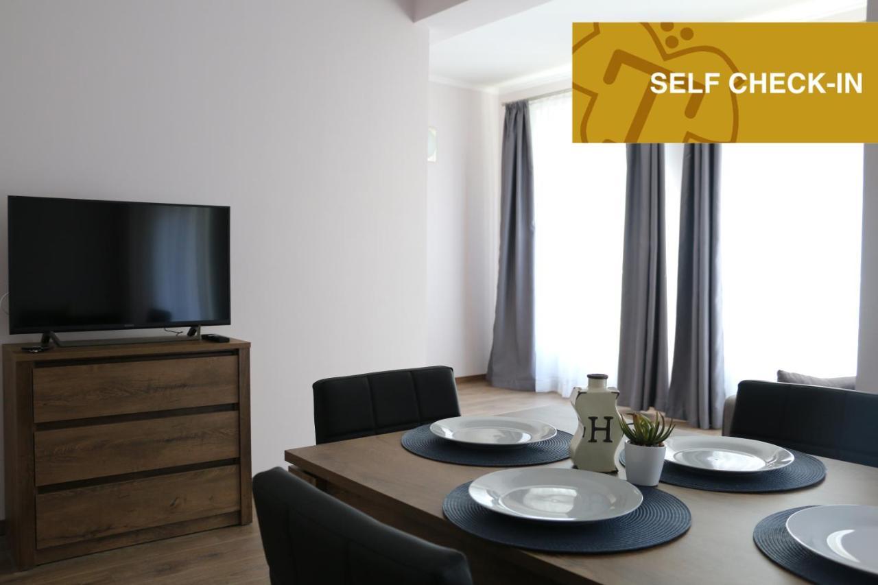 Apartments Moravska 24 การ์โลวีวารี ภายนอก รูปภาพ