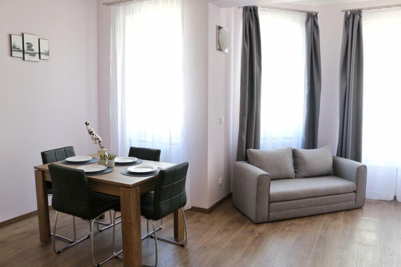 Apartments Moravska 24 การ์โลวีวารี ภายนอก รูปภาพ